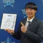 DeNA度会隆輝、900万円増の3500万円で契約更改　来季は「外野も三塁も挑戦」