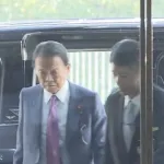 【高市悲報】麻生太郎さん、ものすごい顔で官邸入り