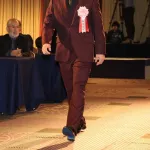 楽天・辰己涼介「正装」スーツで登場「辰己が普通で来るのは奇跡に近い」昨年は全身金ピカで話題