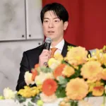 巨人の松本剛　オレンジ色ネクタイで入団会見　決め手は「力になってほしいと阿部監督から直接」背番号9