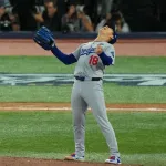 【MLB】『年間最優秀プレー』 1位にドジャース連覇決めた山本由伸のWS連投が選ばれる！　PSで3本塁打＆10奪三振の大谷翔平は3位