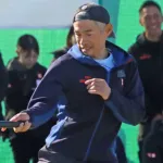 【画像】イチロー、錦織圭にちょこっとテニスを教わっただけで完璧なフォームにWWWWWWWW