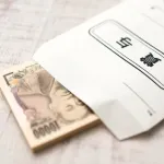 公務員ボーナス増額77万円、民間の約倍に  広がる格差