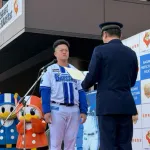 DeNA牧秀悟が地元・中野警察署の安全・安心広報大使に！母校・南宮中学校で生徒と交流