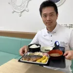 【特大悲報】大阪府庁食堂と大阪の小学校給食があまりに違いすぎる…