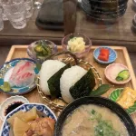 【画像】おにぎり食べ放題のランチwwwwwwwwwww