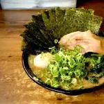 ラーメン屋「海苔って必要か？」　客「海苔って必要か？」