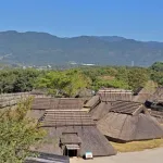 邪馬台国の場所が未だに不明←絶対古墳堀りあさったらわかるよな