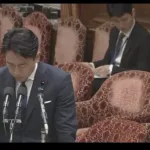 【画像】小泉防衛大臣の頭皮、存立危機に認定