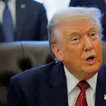 トランプ氏、米台交流強化の法案に署名　中国「越えてはならぬ一線」