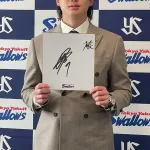 ヤクルト長岡（67試合 .243 0 13 ops.583）、ガッツリ減俸