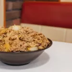 【唖然】なんJ民「すき家のキングを1食で13杯と卵96個食べた。胃下垂舐めんな」