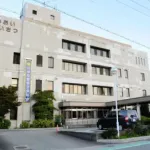 【悲報】下半身露出で現行犯逮捕された男性（72）「漏らしたから用水路でパンツ洗ってたの・・・・」