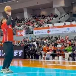 カープ小園がドラゴンフライズとコラボ!小園のバスケ姿が可愛いと話題にwww