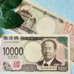 新札の一万円札未だにダサいよな