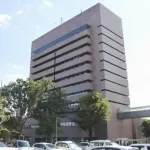 【悲報】前橋市長（42）とラブホで10回以上打ち合わせした男性職員（54）が今月末で退職・・・・・