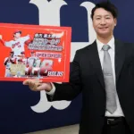 カープ島内、年俸1.3億円で契約更改「4200万増です。大台(1億円プレーヤー)は一つの目標だった」