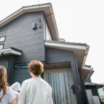 普通の父親「子育てしながら仕事します。安い給料で家のローンと子供と妻の費用払います」←これ
