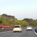 たまに車線変更する時サイドミラーしか確認しない時あるわ