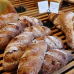 【疑問】日本人、何故かパンを買い漁るパン市場の売上が急増・・・・・・・