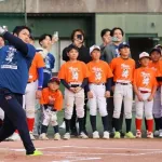中日・根尾、大阪桐蔭OBによるホームラン競争で優勝