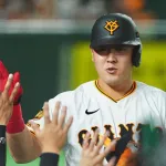 岡本和真 6球団争奪戦、140億円の日本人野手最高契約も