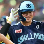 【悲報】令和最強バッター村上宗隆さん、日本の最弱球団からメジャーの最弱球団へｗｗｗｗ