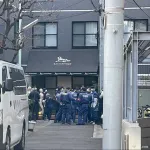 赤坂サウナ事故、被害者、柄杓でドアこじ開け出血するほど殴り石で窓や通風孔破壊を試みタオル燃やす