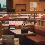 回転寿司屋ワイ「おっ！食ったことないネタが流れてきてるやんけ、とったろ！」