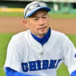 イチロー「ファンは試合中に選手がタブレットを見ている姿は見たくない。それは中でやってほしい」←これ