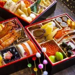 店「おせちなんて誰が食うんや」　客「買えば誰か食うだろ」　家族「おせちまっず！ｗ」