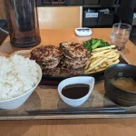 彡(^)(^)「1kgハンバーグを15分以内に完食でタダ？余裕やん♪」→結果ｗｗｗｗｗｗｗｗｗｗ