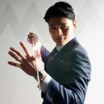 【画像】日本ハム清宮、刀を持って謎のポーズをとる