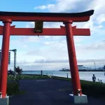 鳥居の上に座って「へぇ、キミにはボクが見えるんだ？」って話しかけるの楽しすぎｗｗｗｗｗｗｗｗｗｗ