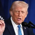 トランプ、宣戦布告なしでベネズエラ爆撃し大統領夫妻拘束