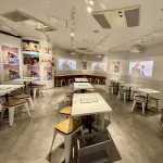 【画像】惜しまれつつも終了した果てしなきスカーレットコラボカフェの内装ｗｗｗｗｗｗｗｗｗｗ
