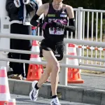 【悲報】國學院野中「乱入したポメラニアンを避けたら足がつった」