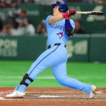 報知「岡本和真 勝てるチームはまぶしく映ったはず」
