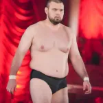 【画像】プロレスデビューのウルフ・アロンさん完全に仕上げて来る