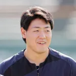 岡本和真、ブルージェイズ背番「７」に反響！「２＋５ですかね？」「一ケタは期待の表れ」…巨人では「２５」