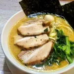 ほうれん草ってサイゼリヤとラーメン屋しか食べる機会ないよな