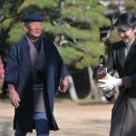 【画像】愛子さま、鳥を捕まえてくるｗｗｗｗｗｗｗｗｗｗ