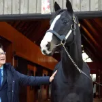 栗山英樹氏、種牡馬と対面「“やることはやりますよ”という空気感」「刺激をもらった」