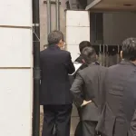 【悲報】例の死のサウナさん、立ち入り検査に遅刻
