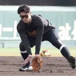 阪神・ドラ２谷端「内野で勝負」ディベイニーや佐藤輝らと競争　４年ぶり黒土グラウンド「慣れていかないと」