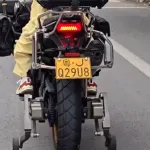 【動画】中国の女性、大型バイクに補助輪を付けて街の笑いものになるｗｗｗｗｗｗｗ