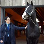 栗山英樹氏、種牡馬と対面「“やることはやりますよ”という空気感」「刺激をもらった」