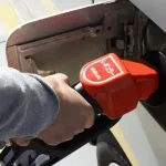 【急募】車のガソリンメモリが0本になったんやけどあと何キロ走れる?wwwwwwwwwwwwwwww