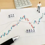 【超絶悲報】ワイくん、年末に長期保有予定で株を買うも資産＋4%になり売りたくなる