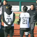 巨人阿部監督、新人11選手に「挨拶、返事、準備、片付け。人として当たり前の事をして下さい」